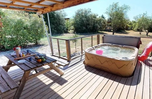 Lourmarin Ski Chalet | Chalet Luberon - 35m2 - 2 Schlafzimmer + Jacuzzi (4 Erwachsene & 1 Kind max 12 Jahre) 4 bis 5 Personen - 4 Pers. im Preis enthalten