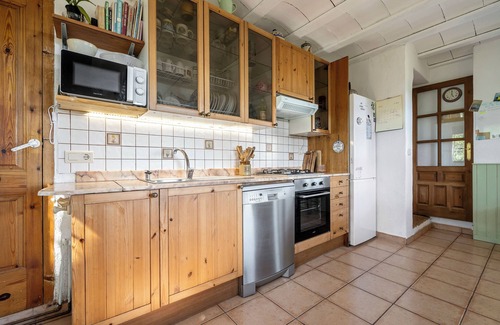 Montreal House | Chalet 'Mariti' with Sea View, Private Terrace and Wi-Fi