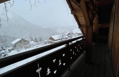 Saint-Sorlin-d'Arves Ski Chalet | Chalet montagnard 15 personnes - proche du centre du village