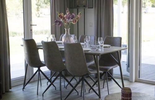 Biddinghuizen Ski Chalet | Chalet near Zuiderzee with Garden