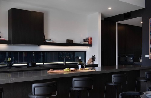 Daylesford House | Chalet Noir- sleek design with heated plunge pool, close to town