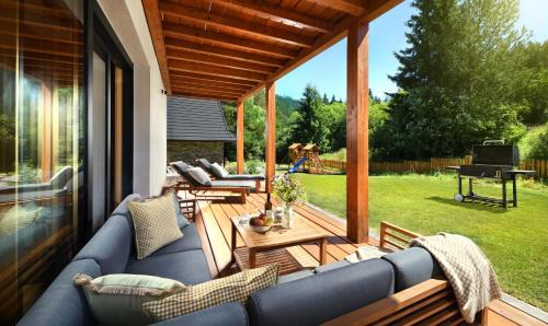 Huty Cabin | Chalet Oasis - Luxury 5-Bedroom Chalet with Panoramic Views