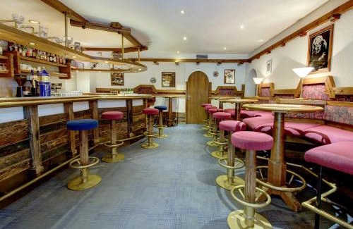 Zettersfeld Ski Resort Apartment | Chalet on Zettersfeld with Dolomites Views