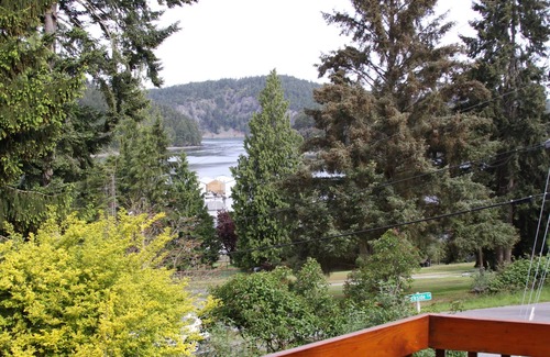 Oak Harbor Ski Chalet | Chalet overlooking quiet bay, surrounded by Deception Pass state park