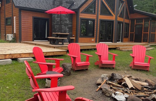 Les Collines-de-l'Outaouais Regional County Municipality Ski Chalet | CHALET PARADISE