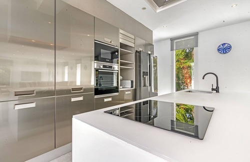 Javea Ski Chalet | Chalet 'Senna' with Mountain View, Wi-Fi and Air Conditioning