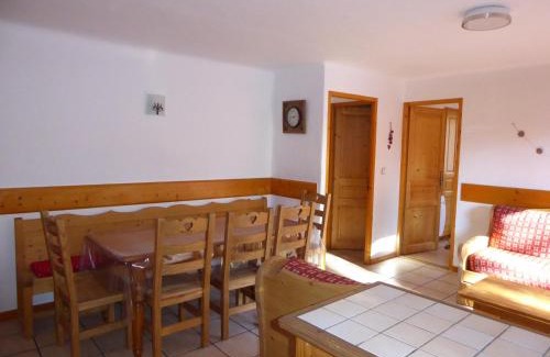 Champagny-en-Vanoise Apartment | Chalet spacieux avec terrasse, proche commerces et télécabine, garage et parking inclus - FR-1-464-37