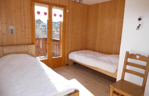 Champagny-en-Vanoise Apartment | Chalet spacieux à Champagny – Grande terrasse, proche télécabine et commerces - FR-1-464-47