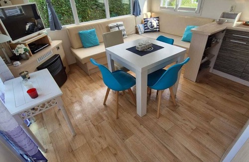 Bredene Ski Chalet | Chalet 'Strandliebe Bredene' with Private Terrace