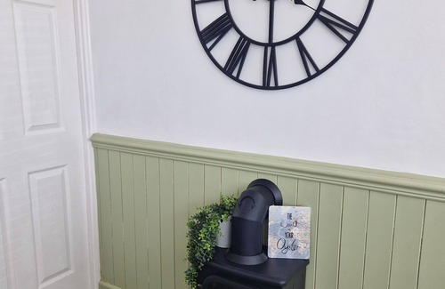 Kidwelly Ski Chalet | Chalet Ty Lilli Wen -Sleep 6- Pet friendly