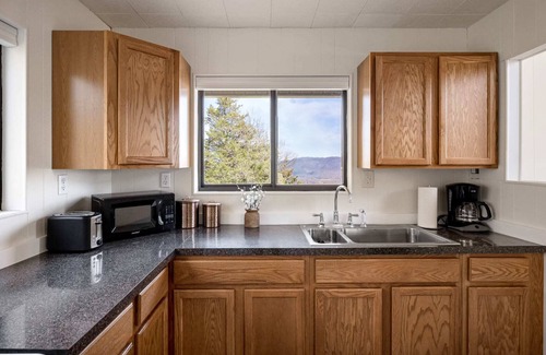 Old Fields House | Chalet w Stunning Views, Hot Tub, Fire Pit, & WiFi