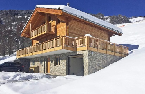 Heremence Ski Chalet | Chalet, wifi, terrace, balcony, fireplace or stove, parking, tv, ski locker, 220m², Thyon