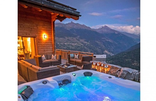 Heremence Ski Chalet | Chalet, wifi, terrace, balcony, fireplace or stove, parking, tv, ski locker, 220m², Thyon