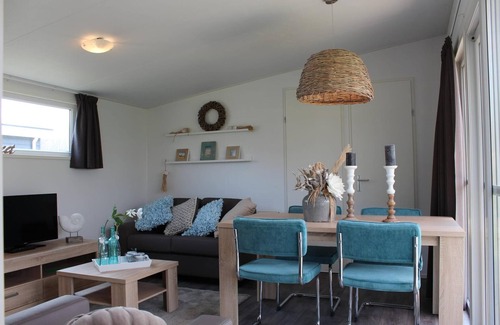 West-Graftdijk House | Chalet with 2 bedrooms and a dishwasher