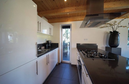 Lochem House | Chalet with 3 bedrooms and a terrace with garden furniture