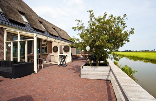 Berkhout Ski Chalet | Chalet with dishwasher near Hoorn