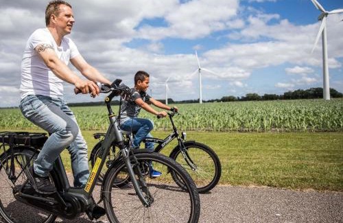 Berkhout Ski Chalet | Chalet with dishwasher near Hoorn