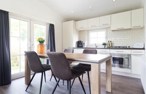 Berkhout Ski Chalet | Chalet with dishwasher near Hoorn