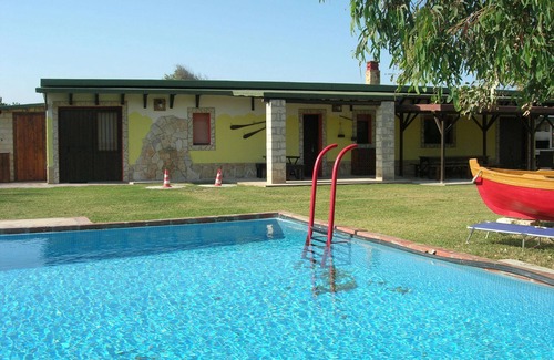 Avola Cottage | Chalet with private pool with direct beach access