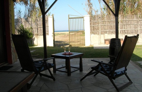 Avola Cottage | Chalet with private pool with direct beach access