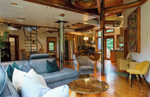 Val David Ski Chalet | Chalet with unique and spectacular architecture!