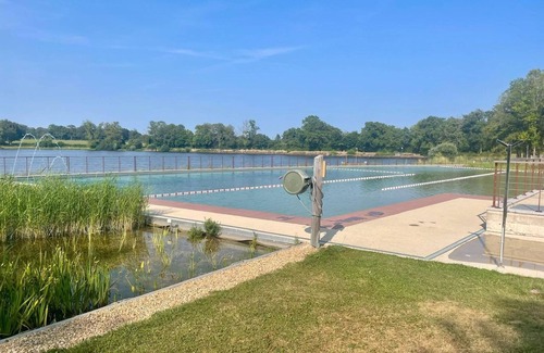 Treignat Cottage | Chalets Familiaux avec Terrasse, Activités en Été et Tous Conforts au Camping 2 Étoiles