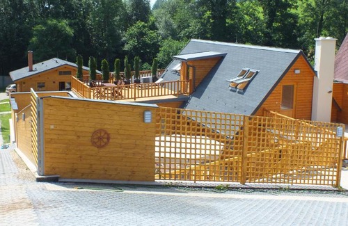 Ceska Ves Apartment | Chalets under Falcon Ridge
