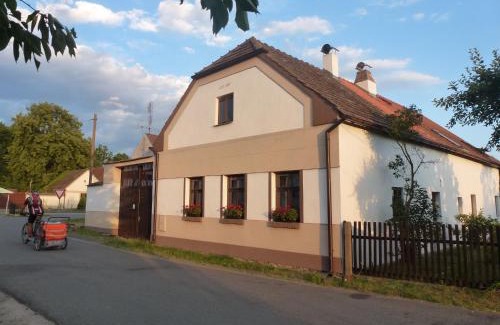 Vlkov House | chalupa U Hovorků s bazénem - u pískoven Vlkov