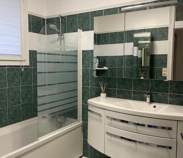 Guecelard House | Chambre 24h Le Mans