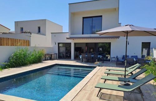 Marsillargues House | Chambre chez l'habitant dans Villa d'architecte avec Piscine chauffée