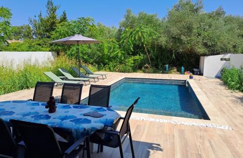 Marsillargues House | Chambre chez l'habitant dans Villa d'architecte avec Piscine chauffée