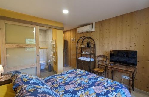 Rehaupal Bed & Breakfast | Chambre climatisée avec salle d'eau privative et accès jardin - FR-1-589-664