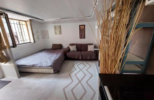 Franconville House | Chambre-coin repas, sous terrasse, Proche gare