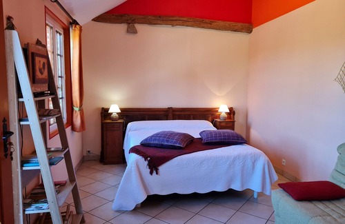 Bonnee Bed & Breakfast | "Chambre Confortable avec Terrasse Près de Sites Touristiques et Forêt d'Orléans"
