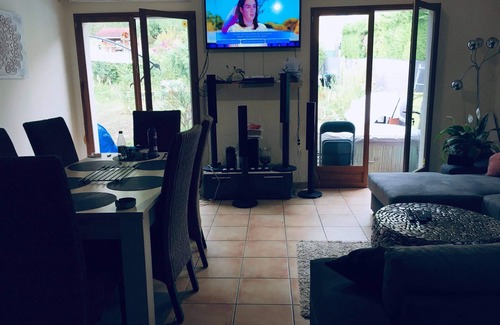 Varambon Villa | Chambre dans cadre très agréable face à la rivière D’Ain