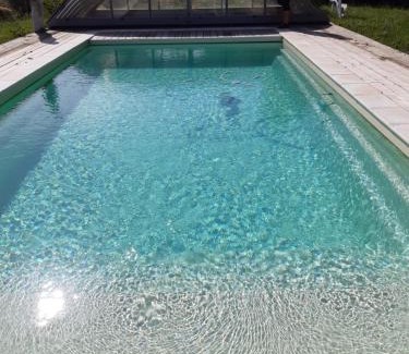 Bernadets-Debat Bed & Breakfast | Chambre familiale avec piscine chauffée et jacuzzi