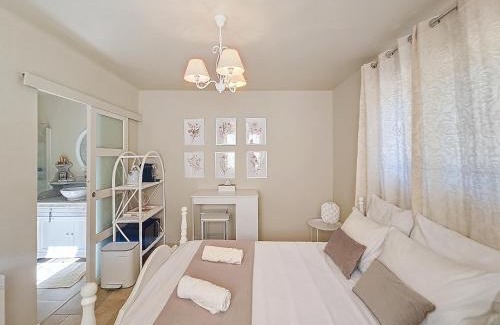 Saint-Cezaire-sur-Siagne House | Chambre d'Hôtes "Au Clos des Redonnets" avec Piscine