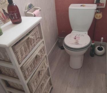 Aspet Bed & Breakfast | Chambre spatieuse avec grand lit.