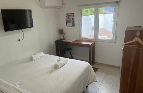 Belcourt Bed & Breakfast | Chambre studio confort vue piscine