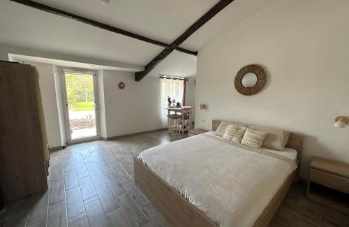 Le Busseau House | Chambres d'Hôtes 'SOUS L'OMBRE DES MIMOSAS'