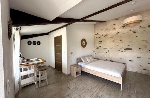 Le Busseau House | Chambres d'Hôtes 'SOUS L'OMBRE DES MIMOSAS'
