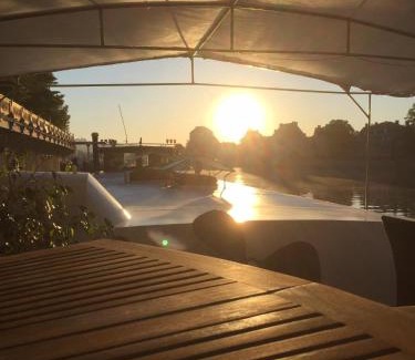 Namur Boat Rental | Chambres d'hôtes sur la Meuse à bord de la Péniche Formigny
