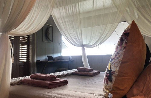 Goyave Bed & Breakfast | Chambres Dhôtes .vue sur la mer des Caraïbes. Grande Terrasse Piscine