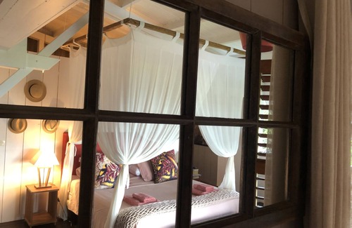 Goyave Bed & Breakfast | Chambres Dhôtes .vue sur la mer des Caraïbes. Grande Terrasse Piscine