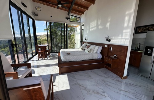 Monteverde Apartment | chameleon suite Monteverde Puntarenas, panoramic views.