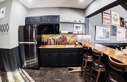 Mammoth Lakes Condo | Chamonix | Sleep Number Beds, Year-Round Outdoor Activities & Shared Pool