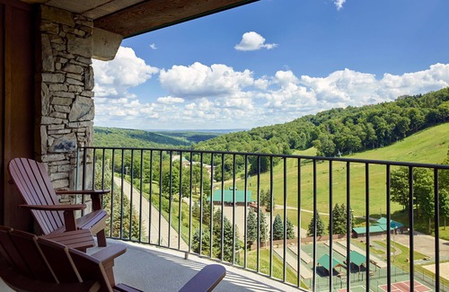 Seven Springs Apartment | Champion Hotel | King Suite + Separate Living Area