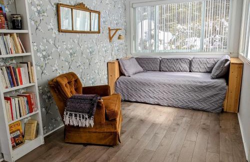 Chertsey Ski Chalet | Chantelle and Gretel