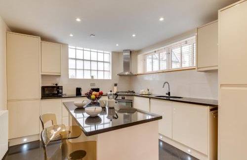 Sandwich House | Chapel House
