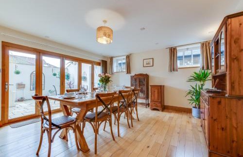 Sandwich House | Chapel House